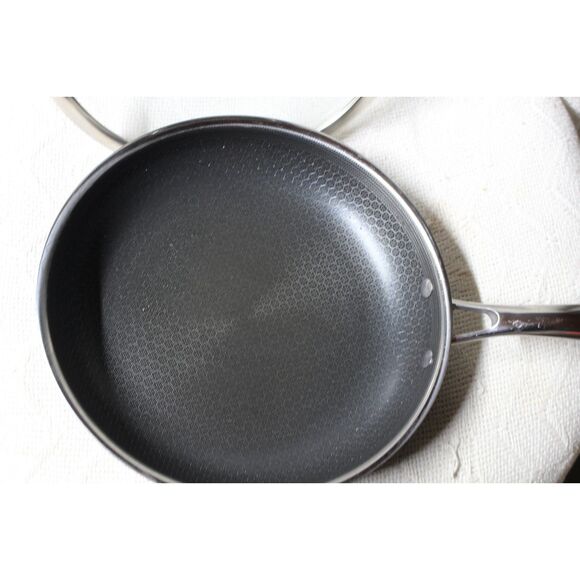 Hexclad Hybrid 10" frying Pan With Tempered Glass Lid(Pre-Owned)(Please Read) - Picture 2 of 3